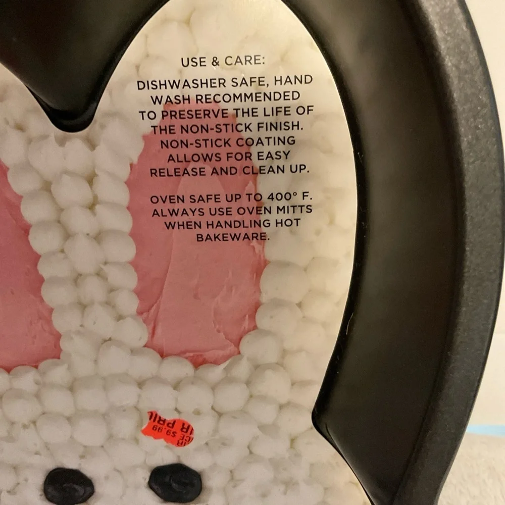 Bunny-Shaped Cake Pan - Black